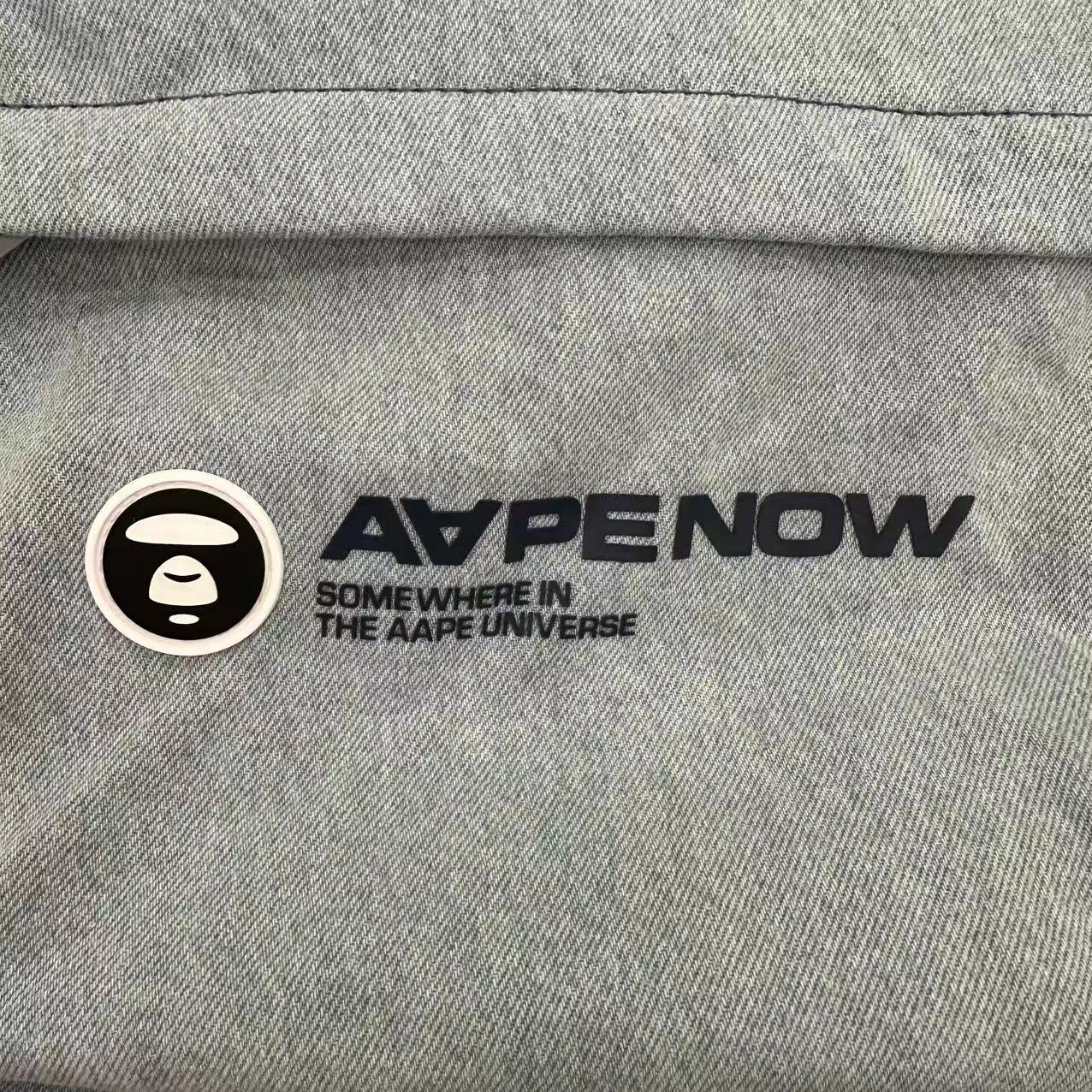 香港直郵  Aape AAPENOW 猿人小標徽章淺藍休閒通勤雙肩包5394