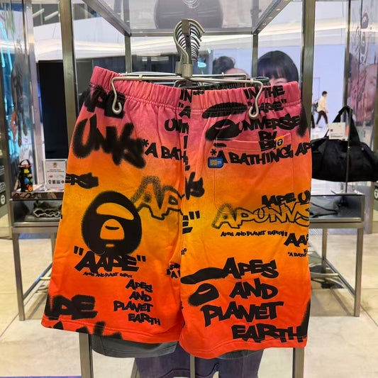 香港直郵 Aape 男裝 26春夏 AAPEUNVS 猿人字母塗鴉拼色街頭潮流個性短褲D618