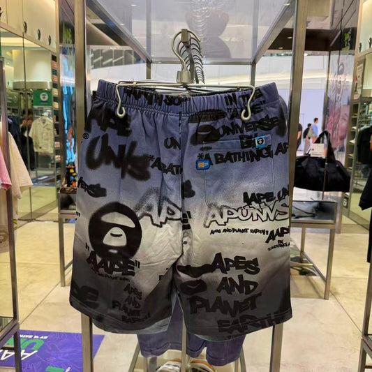 香港直郵 Aape 男裝 26春夏 AAPEUNVS 猿人字母塗鴉拼色街頭潮流個性短褲D618