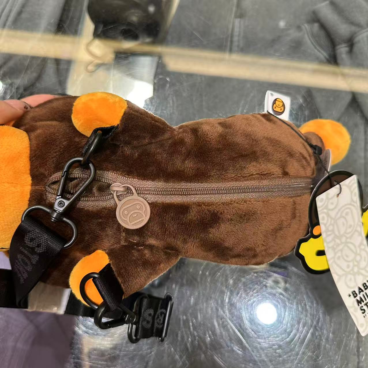 香港直郵 BABY MILO STORE 卡通毛絨小猴公仔背包斜背包4449